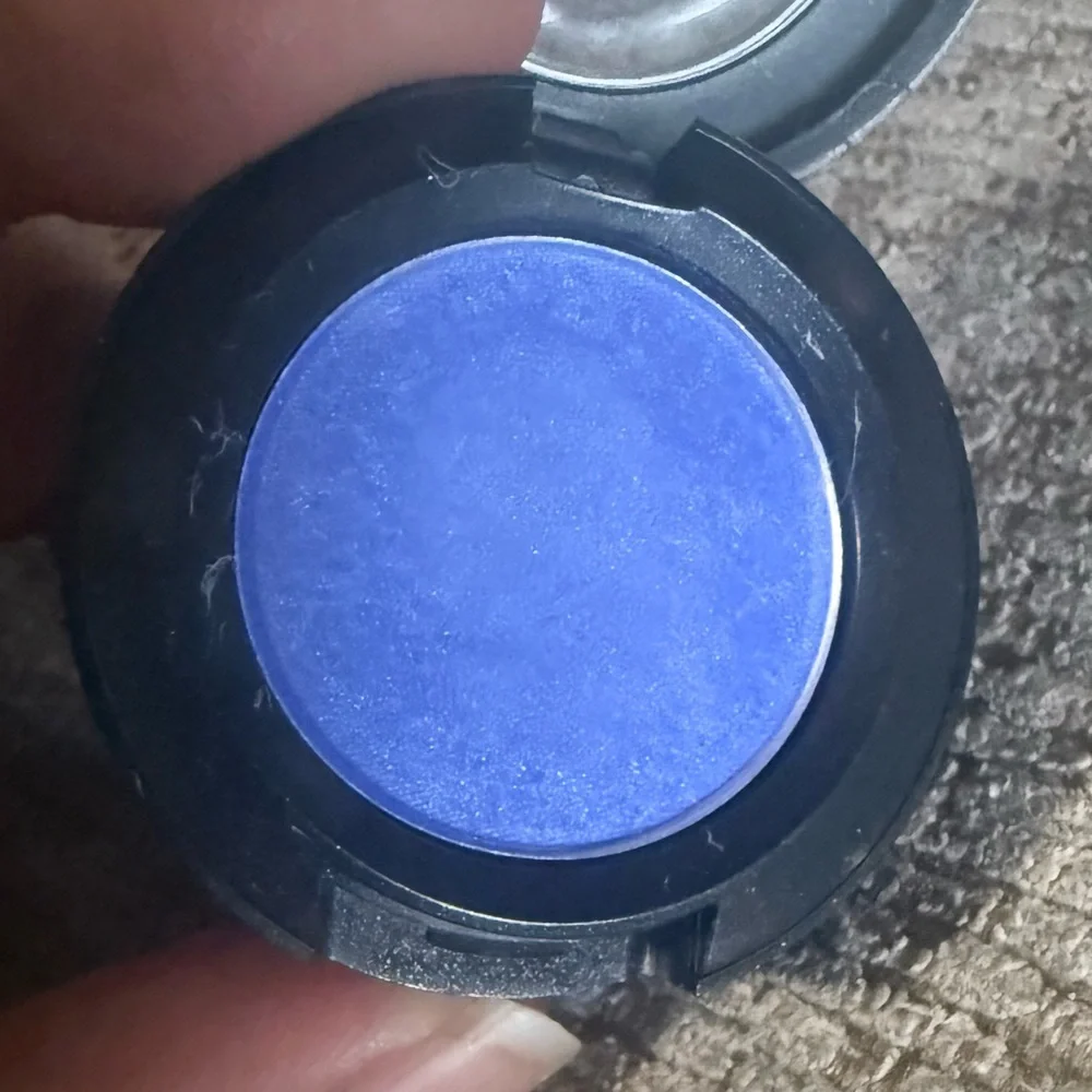 MAC Cosmetics preowned item